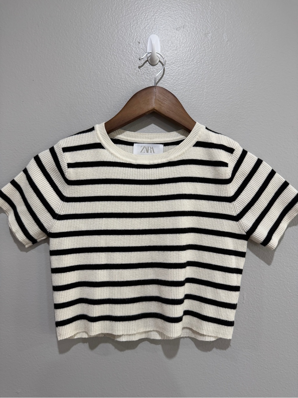 ZARA Girls Cream and Black Striped Knit cropped top size 11-12